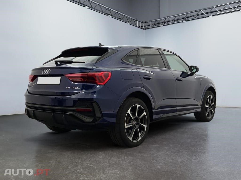 Audi Q3 45 TFSIe S line S tronic