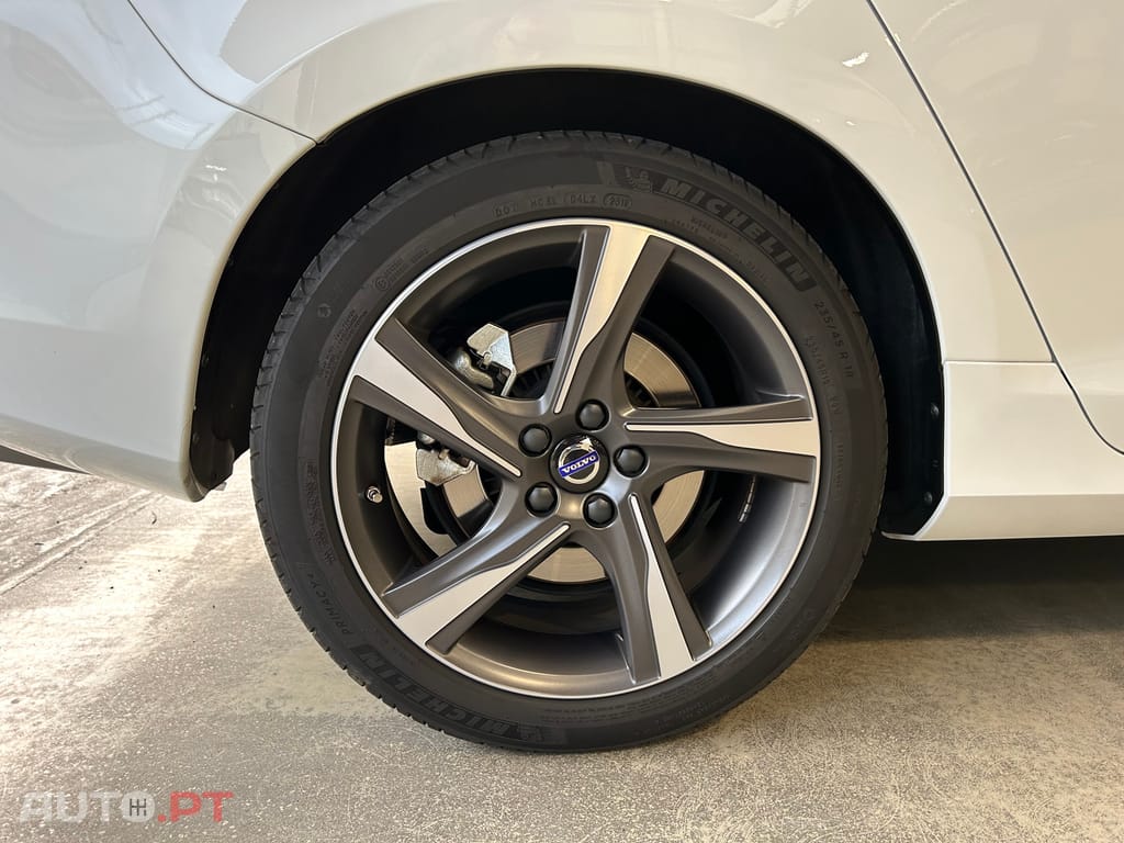 Volvo V60 R-Design D6 PLUG IN