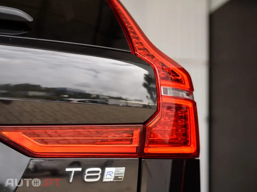 Volvo XC60 2.0 T8 PHEV R-Design AWD