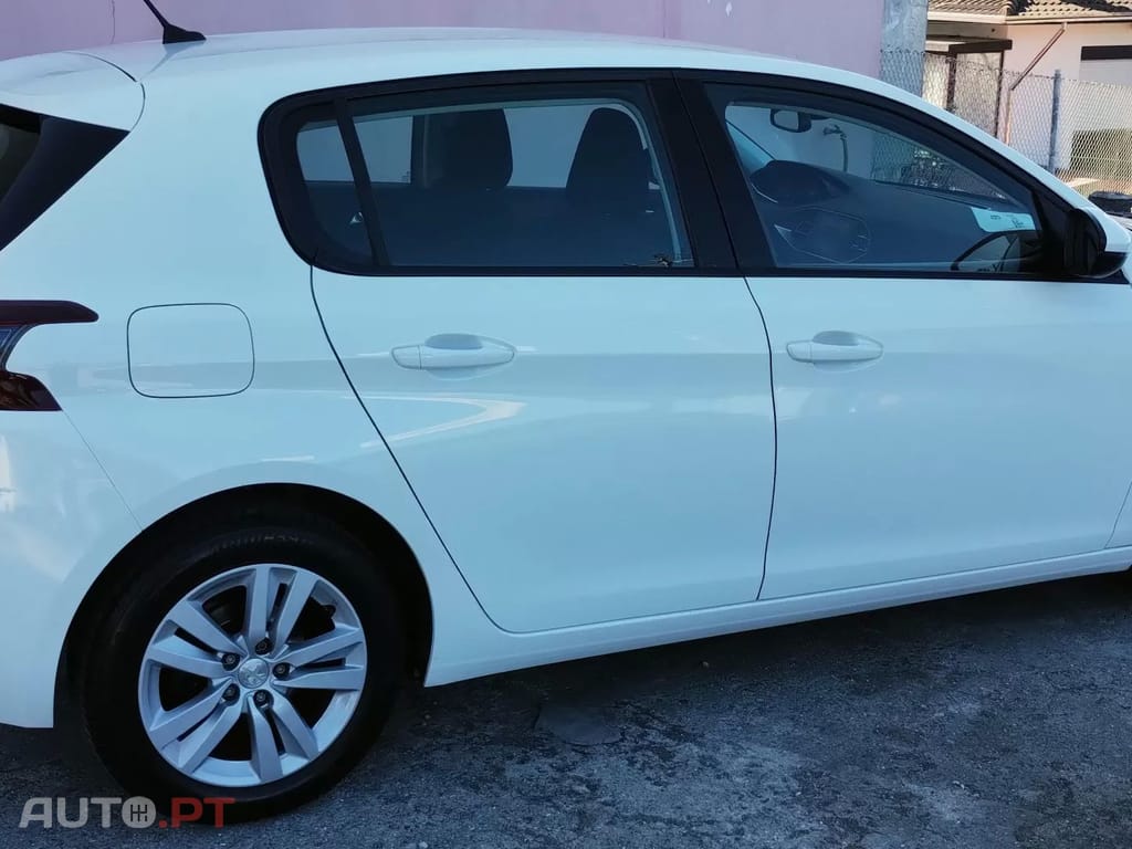 Peugeot 308 1.5 BlueHDi Business Line