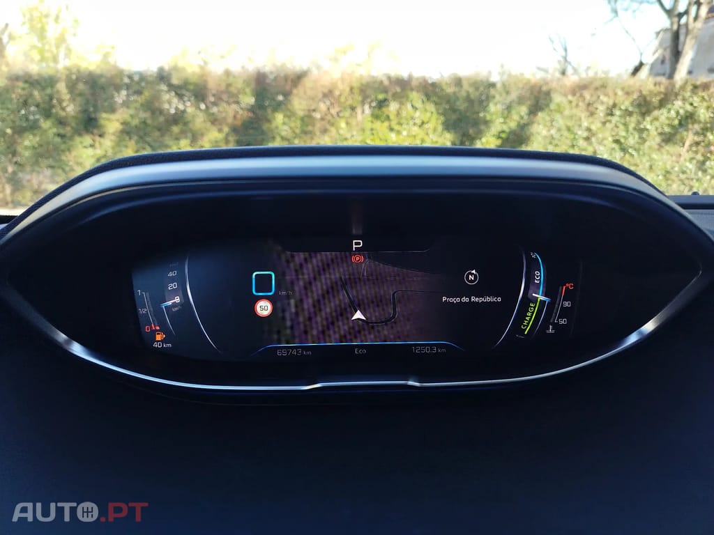 Peugeot 5008 GT HYBRID 136 CV