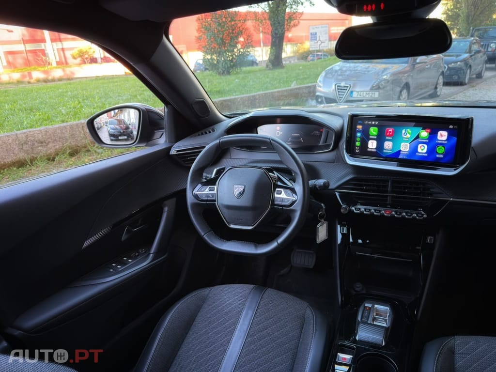 Peugeot 2008 1.2 Hybrid Allure e-DCS6