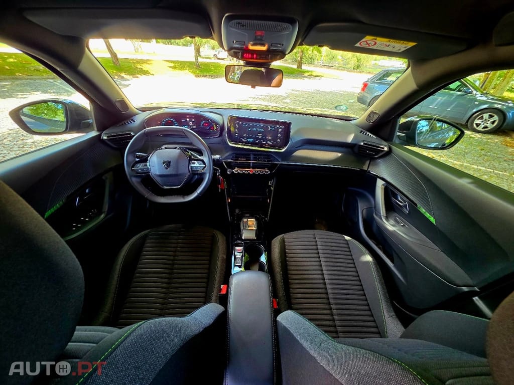 Peugeot E-2008 50 kWh Active Pack