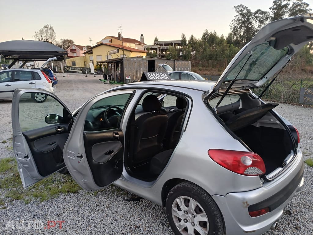 Peugeot 206+ 1.1 Poucos Kms!