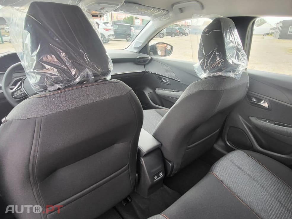 Peugeot E-208 50 kWh Style