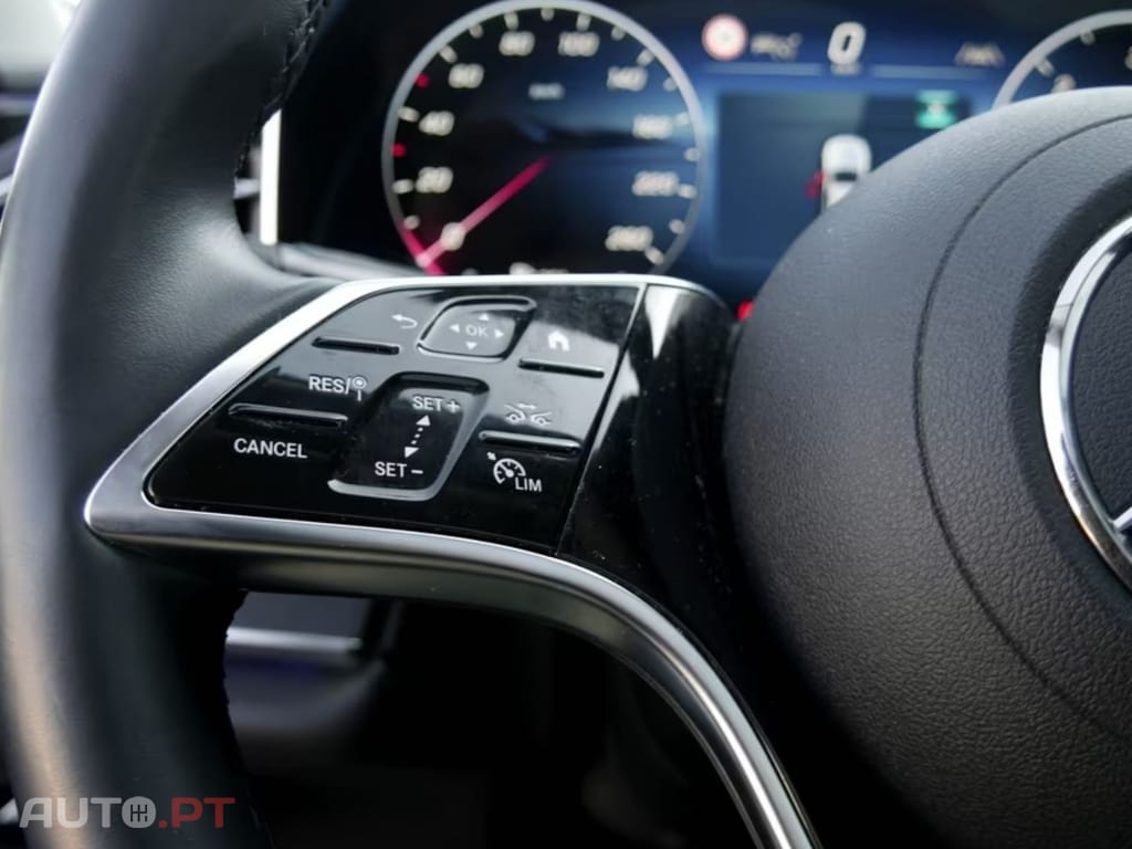 Mercedes-Benz E 220 d Limousine I.V.A DEDUTÍVEL 