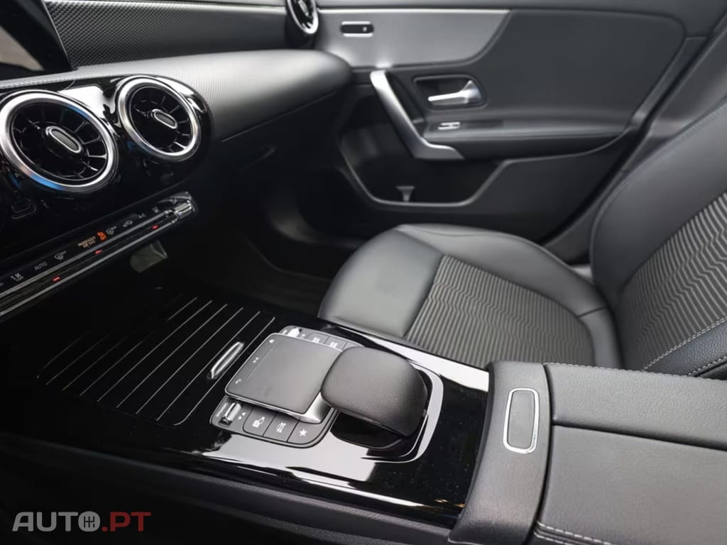 Mercedes-Benz A 250 I.V.A DEDUTIVEL 