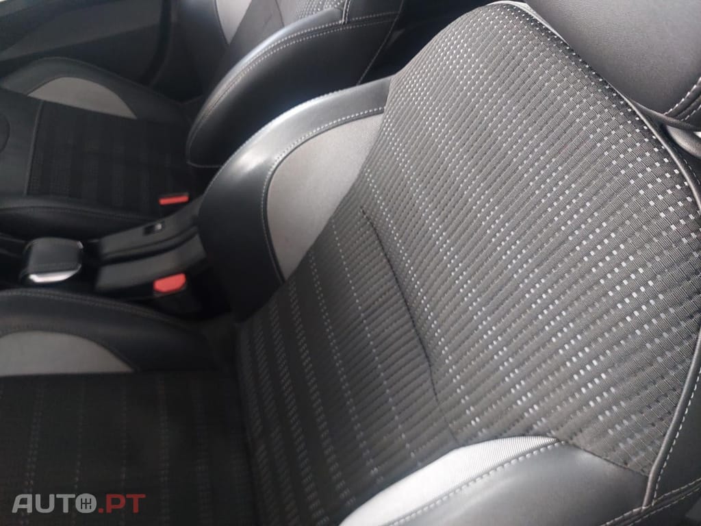 Peugeot 2008 1.2 PureTech Allure