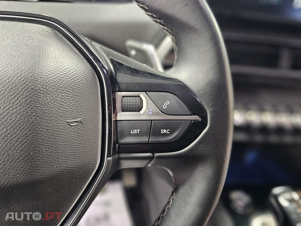 Peugeot 3008 1.6 Hybrid  EAT8 Allure