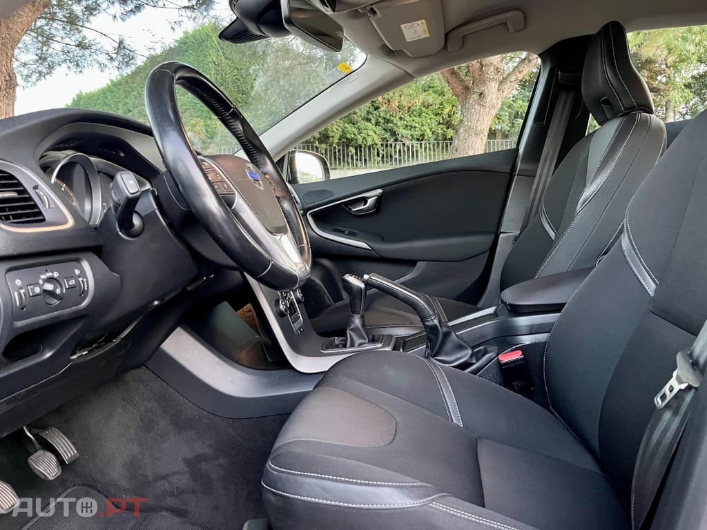 Volvo V40 D2