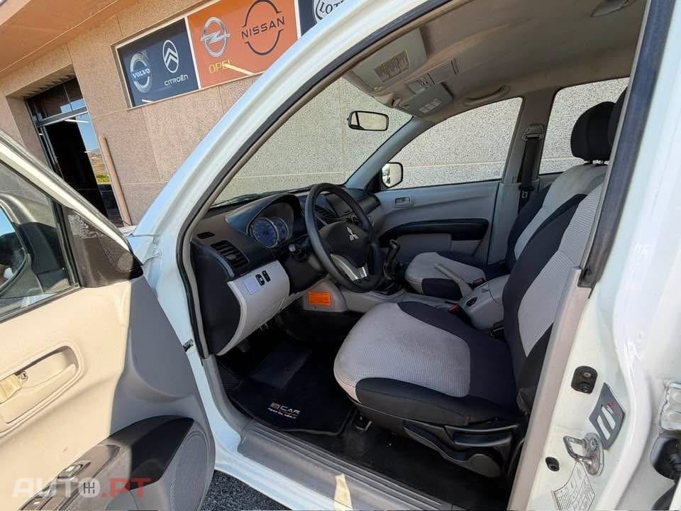 Mitsubishi L200 2.5 DI-D CD Invite 4WD