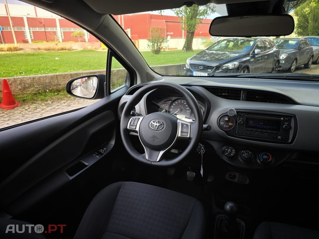 Toyota Yaris 1.0 VVT-i Comfort +PS Style+P.Techno