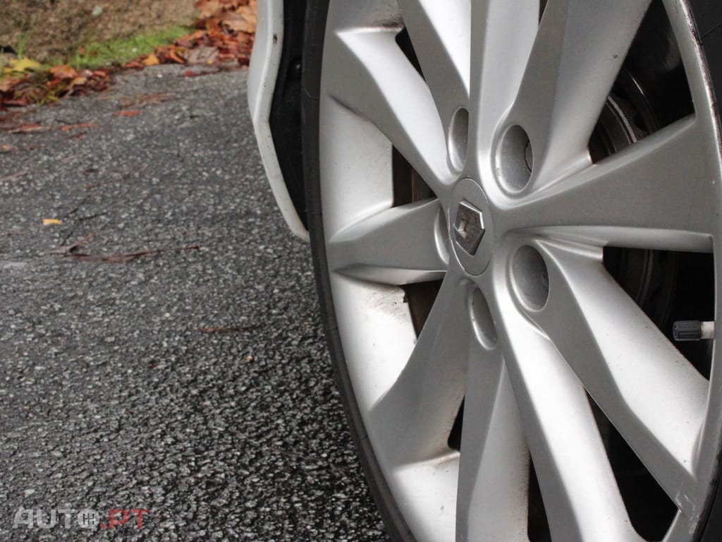 Renault Laguna Coupe 2.0 dCi Dynamique S 4Control