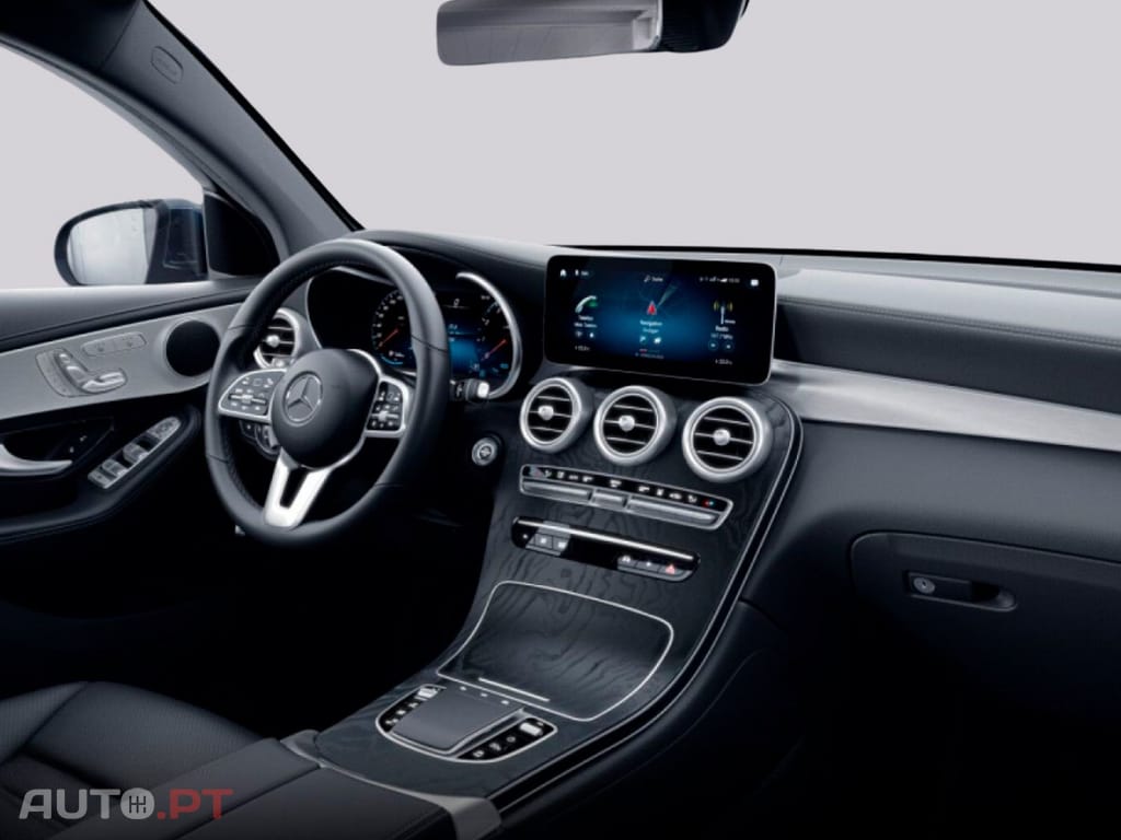 Mercedes-Benz GLC 300 I.V.A DEDUTÍVEL de 4M AMG
