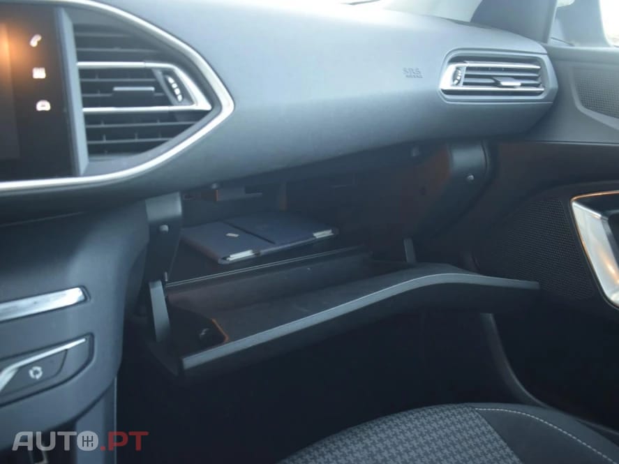 Peugeot 308 1.5 BlueHDi Business Line