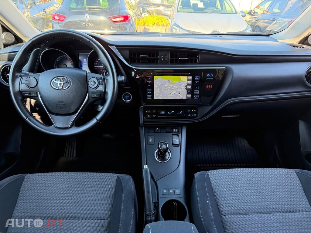 Toyota Auris 1.8 HSD Comfort +P.Sport+Navi