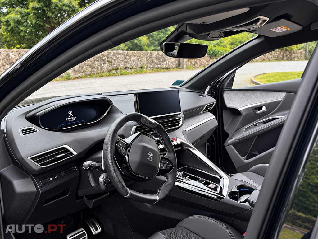 Peugeot 5008 GT Pack 1.2  130cv EAT8 | 7 Lugares | 2023 | 24.716 km