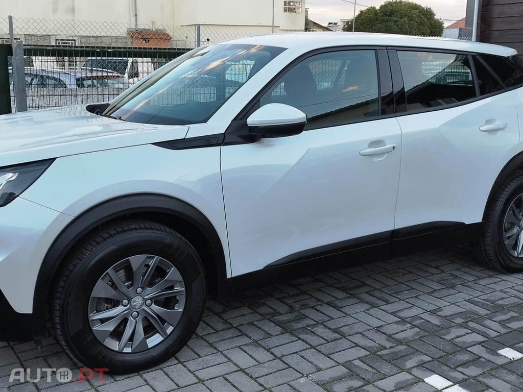 Peugeot E-2008 50 kWh Allure Pack