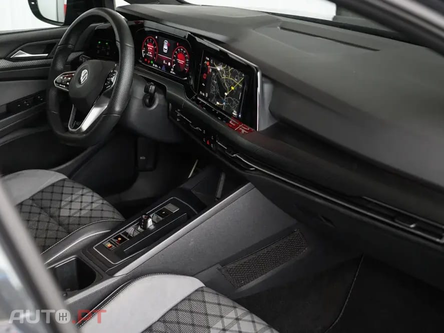 Volkswagen Golf 1.5 eTSI R-Line DSG