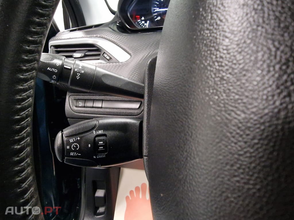 Peugeot 2008 1.2 PURETECH STYLE