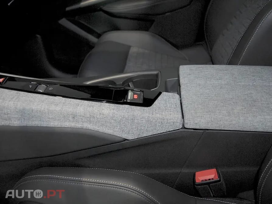 Peugeot 3008 1.2 Hybrid Allure e-DCS6