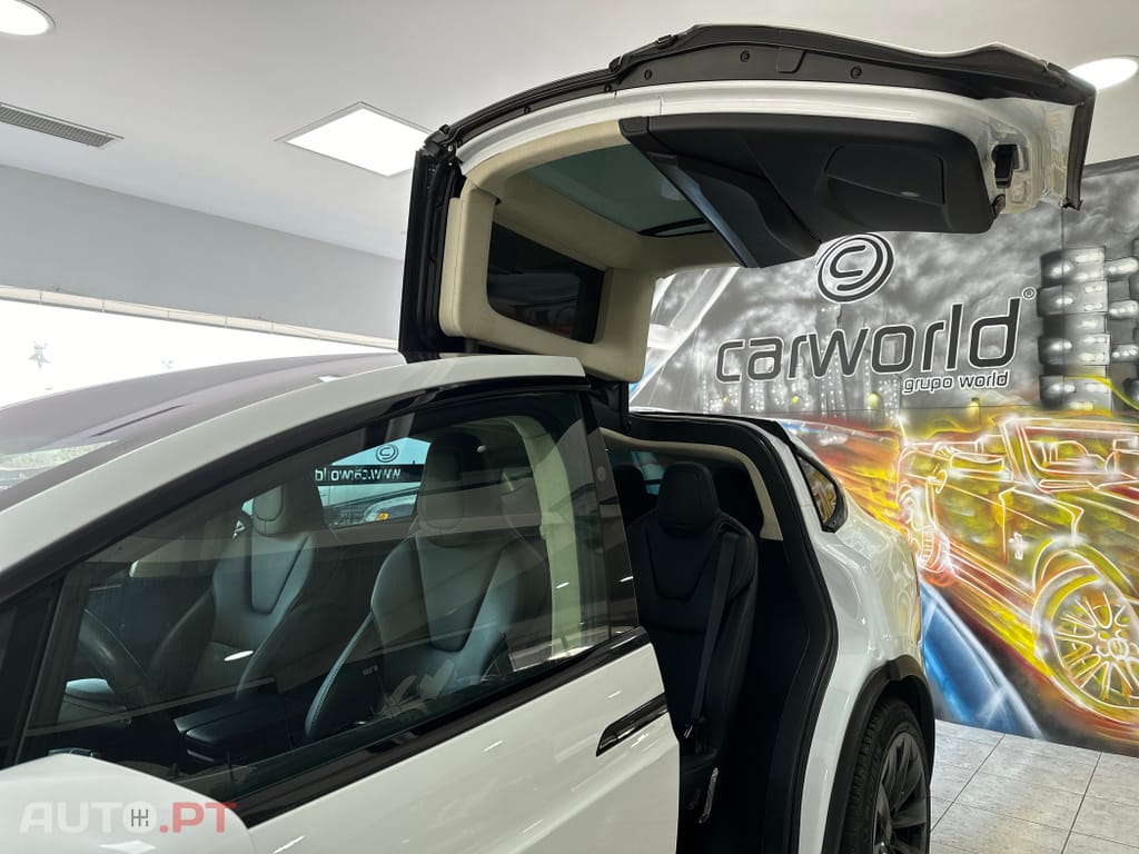 Tesla Model X Outro