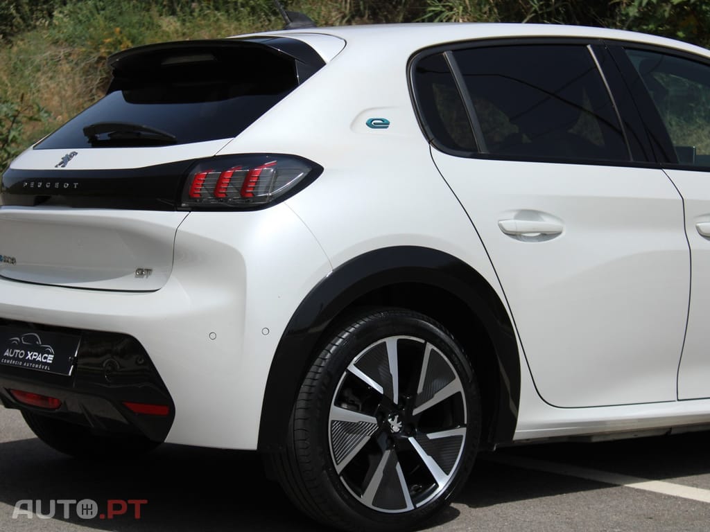 Peugeot E-208 50 kWh GT Pack