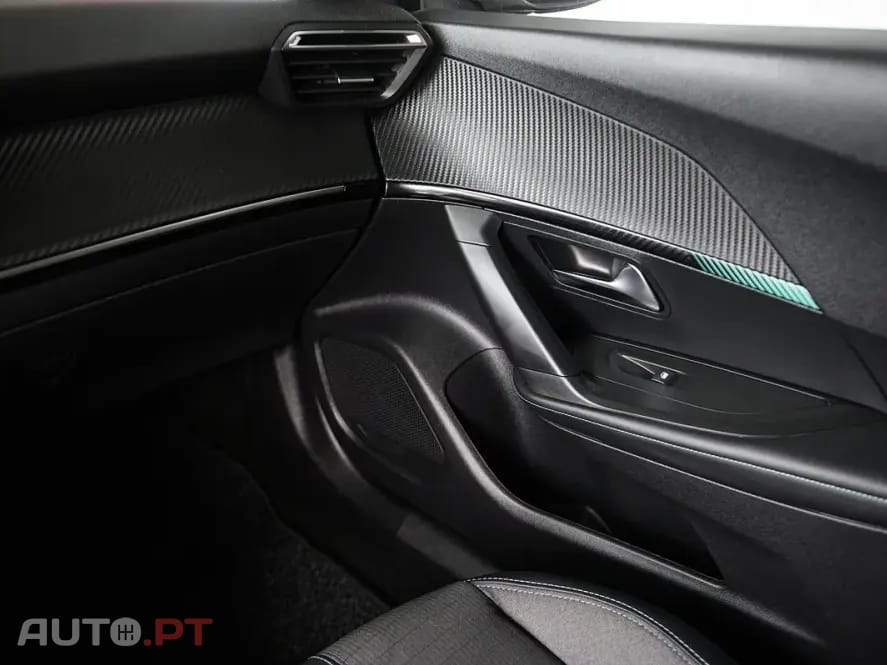 Peugeot E-2008 50 kWh Allure Pack