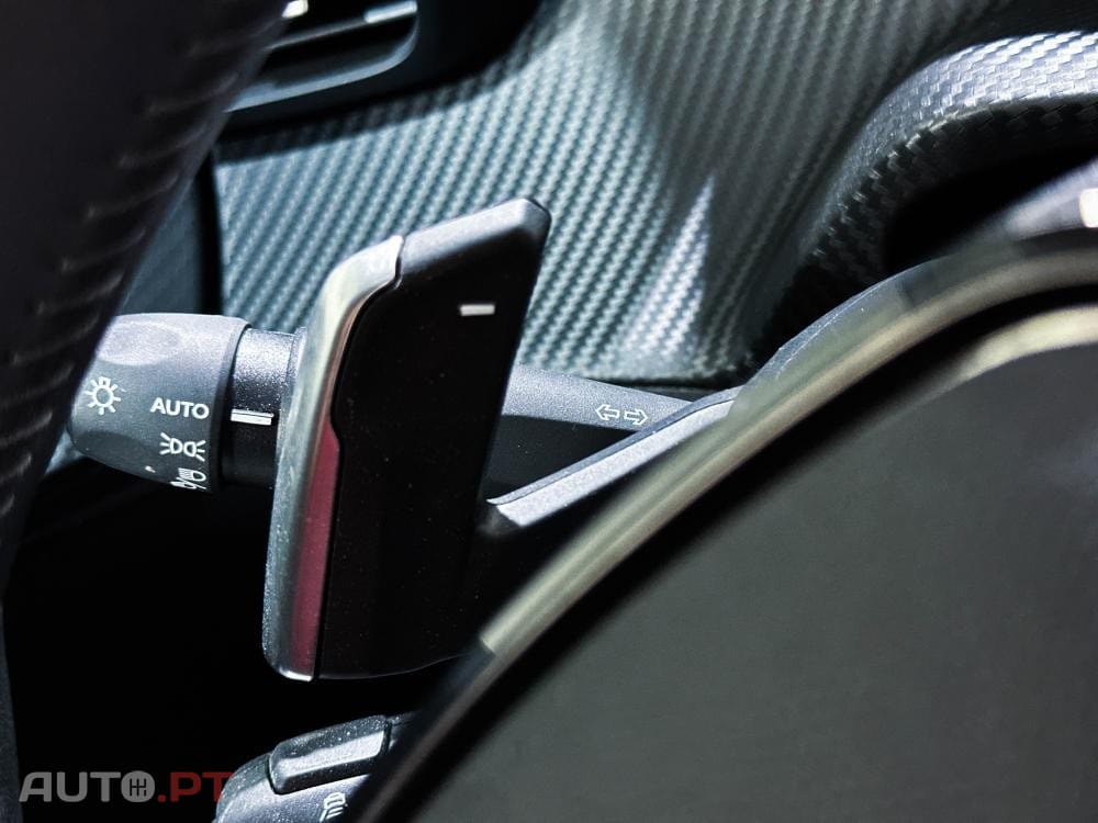 Peugeot 208 1.2 Hybrid Allure e-DCS6