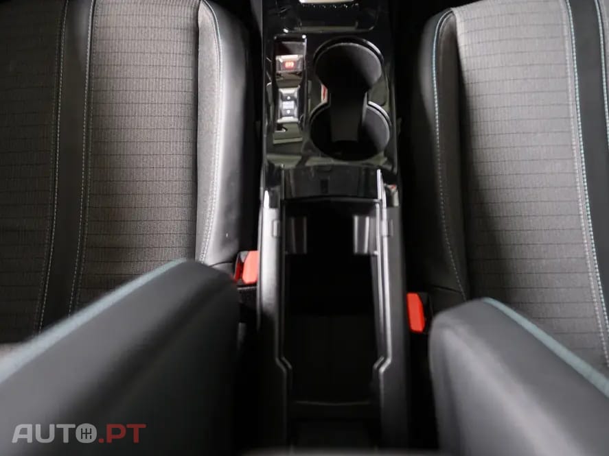 Peugeot E-2008 50 kWh Allure Pack