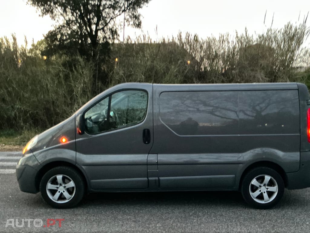 Opel Vivaro Furgones