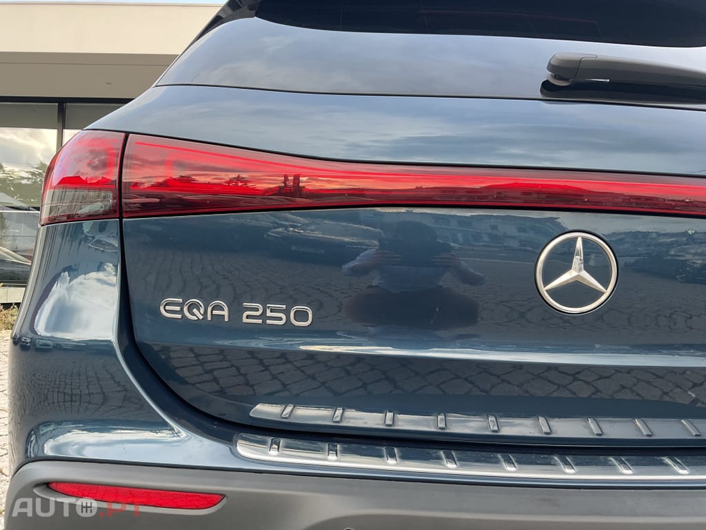 Mercedes-Benz EQA 250 Electric Art