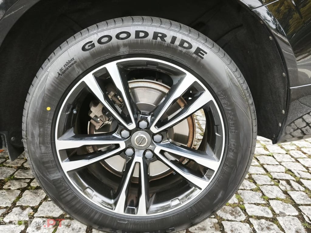 Volvo XC60 2.0 T8 PHEV Momentum Plus AWD