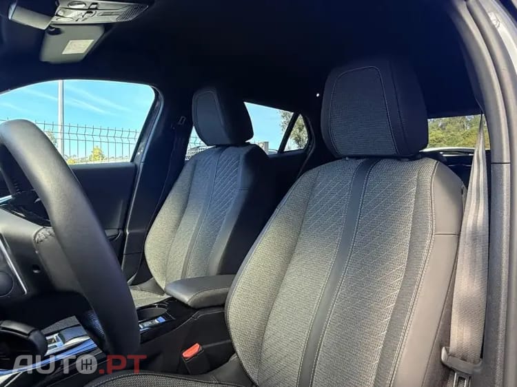 Peugeot 2008 1.2 Hybrid Allure e-DCS6