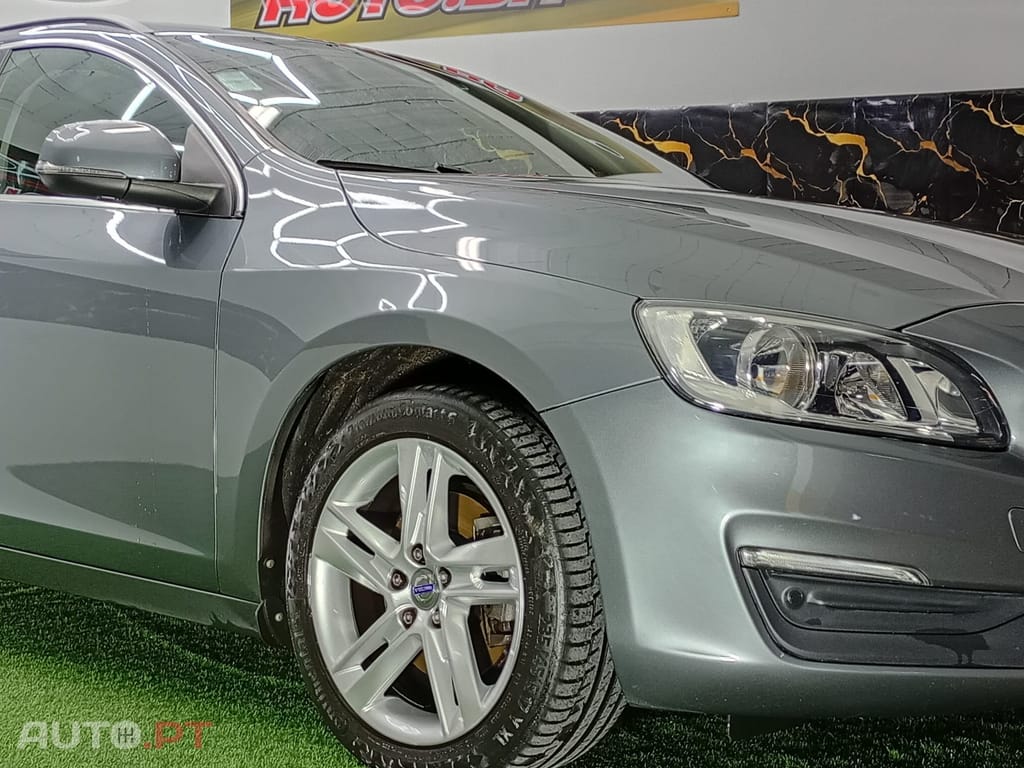 Volvo V60 2.0 D2 R-Design Momentum