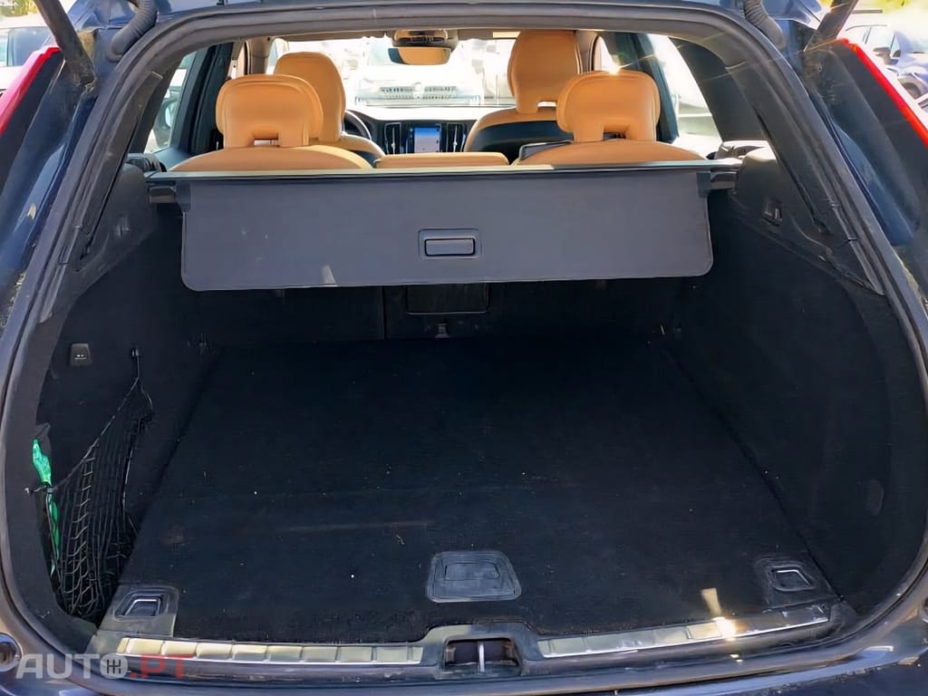 Volvo XC60 2.0 T8 PHEV Momentum AWD