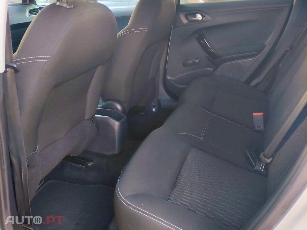 Peugeot 208 1.2 VTi SE Style