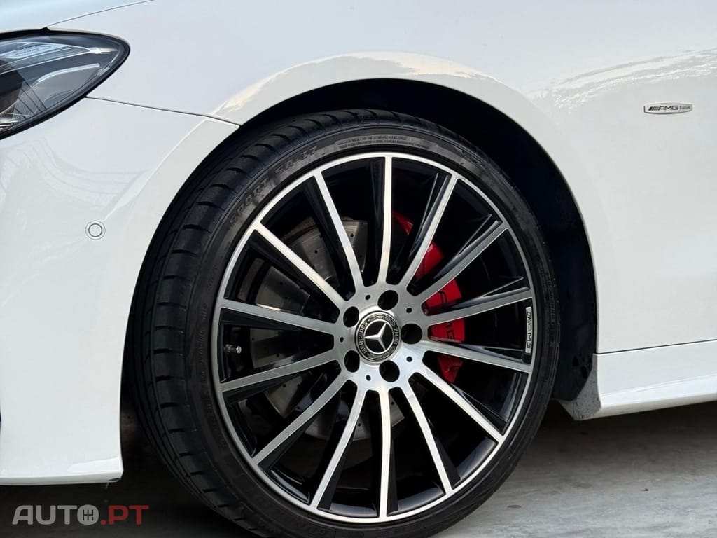 Mercedes-Benz E 220 AMG