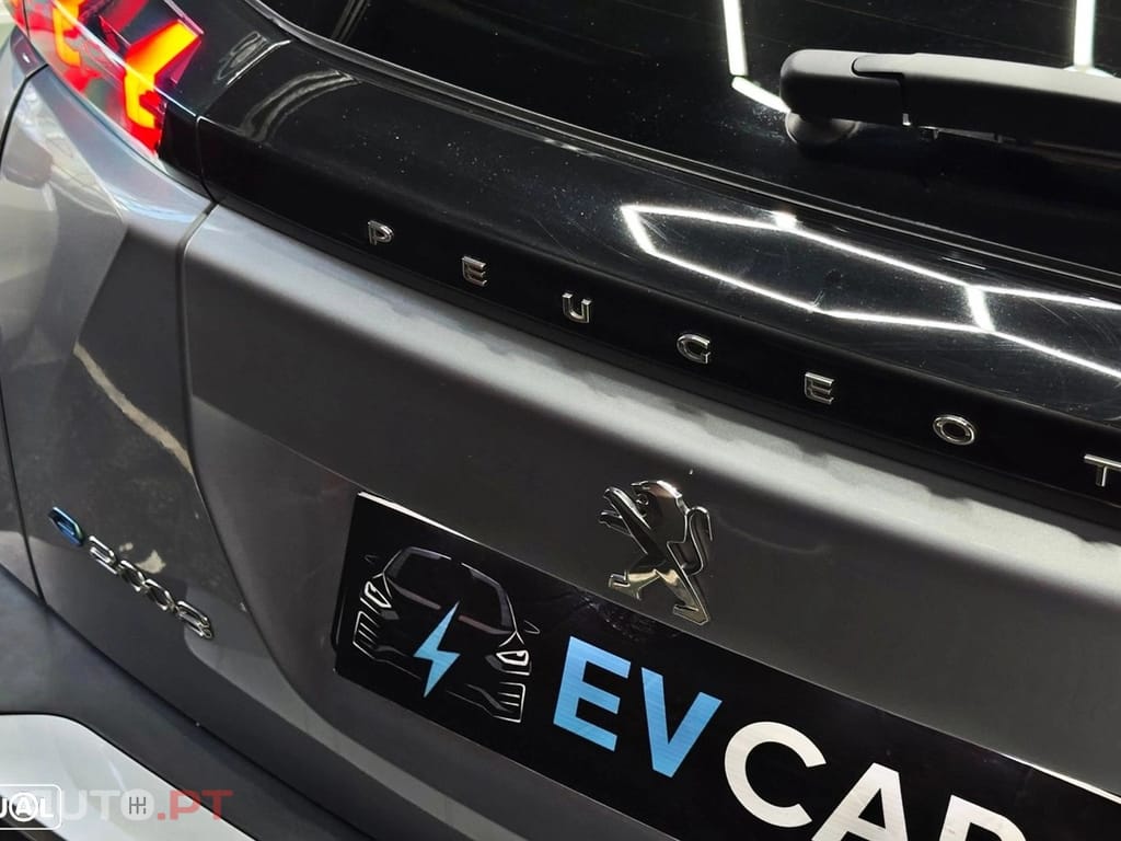 Peugeot E-2008 50 kWh Allure Pack