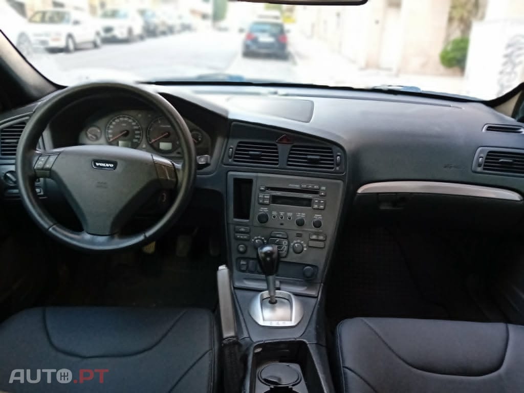 Volvo S60 2.4D  163CV CX VEL manual  Nacional