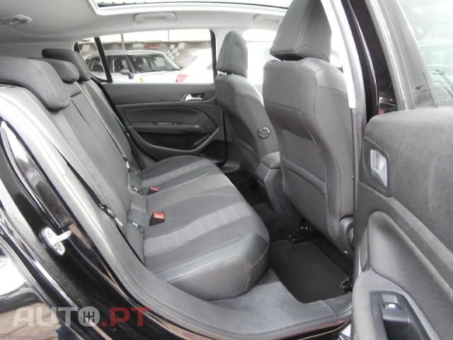 Peugeot 308 BlueHDi 130 Black Edition