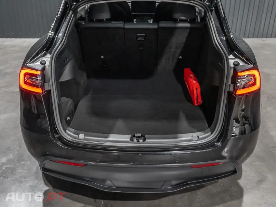 Tesla Model Y Long Range Dual Motor AWD