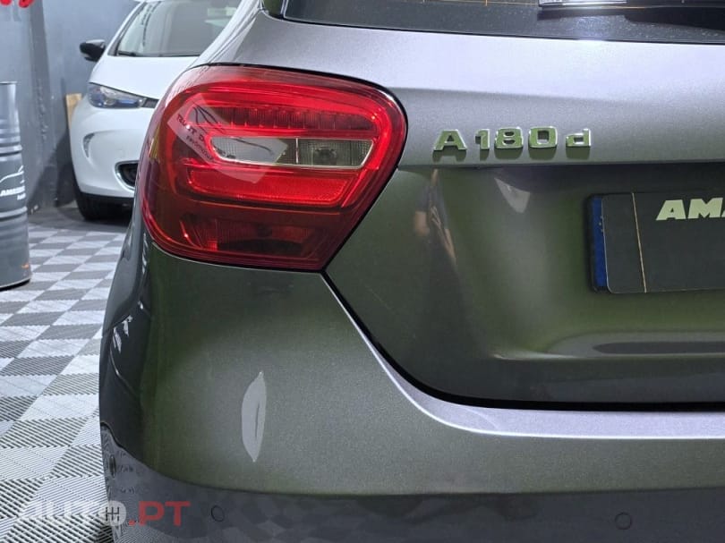 Mercedes-Benz A 180 d Urban — fotografia 9