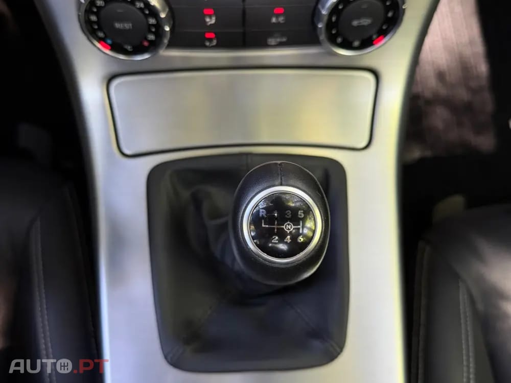 Mercedes-Benz SLK 200 Outro