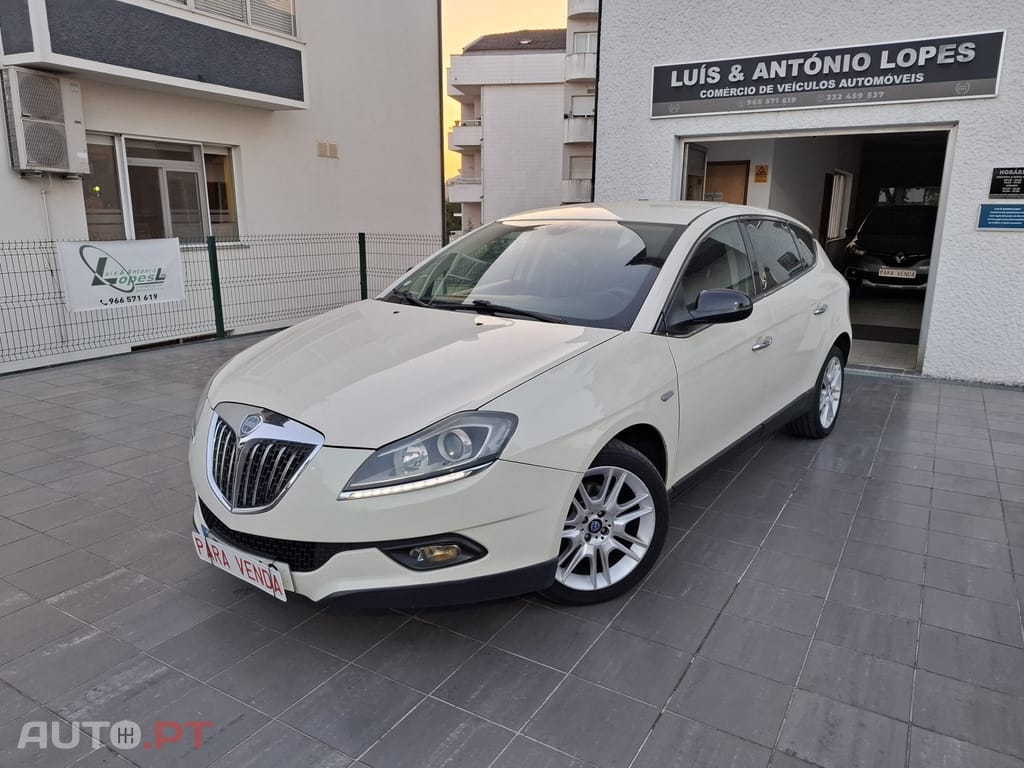 Lancia Delta 1.6 M-Jet Argento
