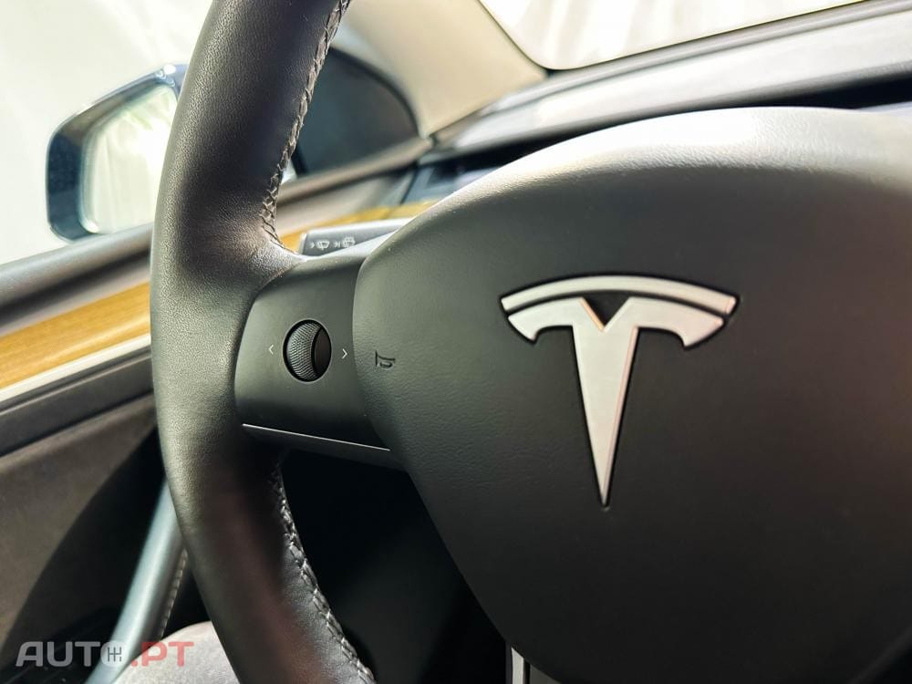 Tesla Model Y Long Range Dual Motor AWD