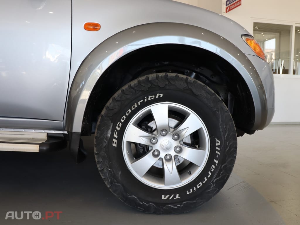 Mitsubishi L200 2.5 DI-D CD Invite AC 4WD