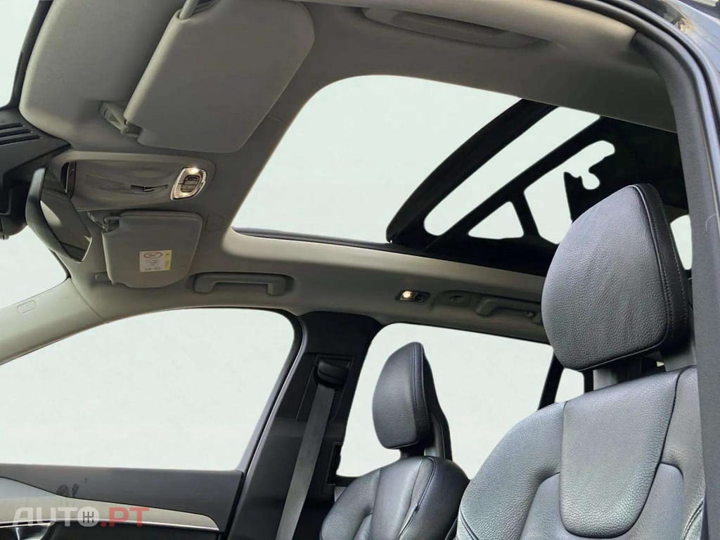 Volvo XC90 2.0 B5 Momentum Plus AWD