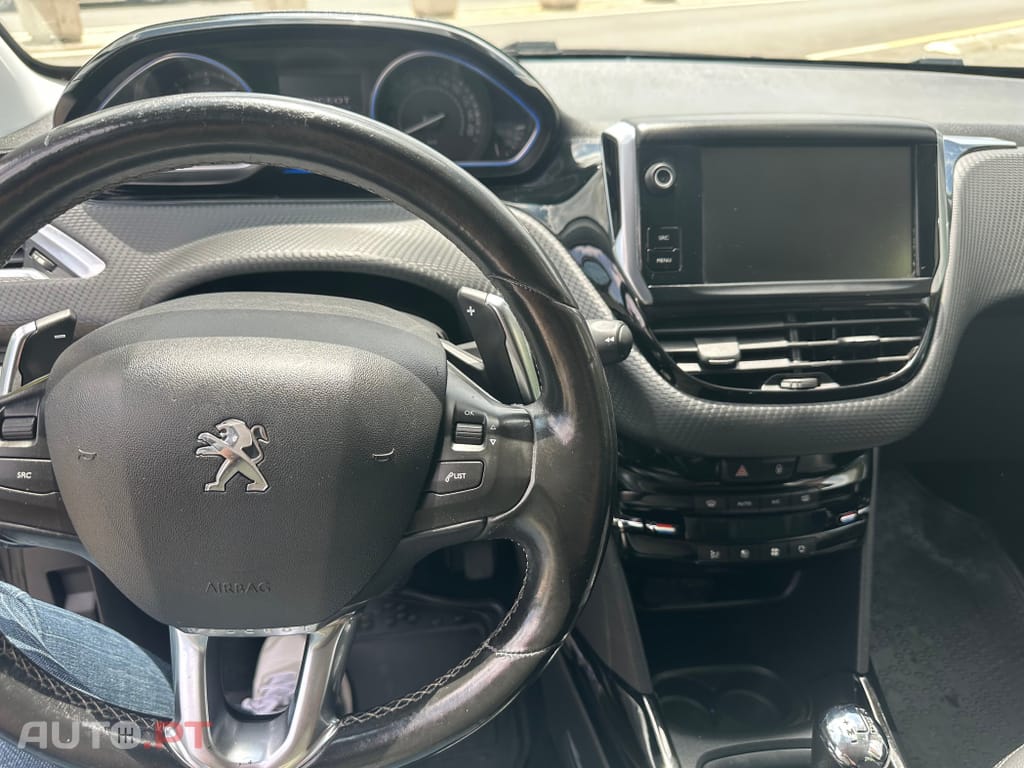Peugeot 2008 1.6 e-HDi Allure 2-Tronic