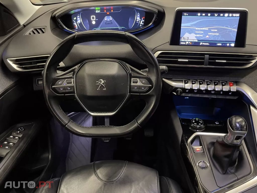 Peugeot 3008 1.5 BlueHDi Allure Pack — fotografia 29